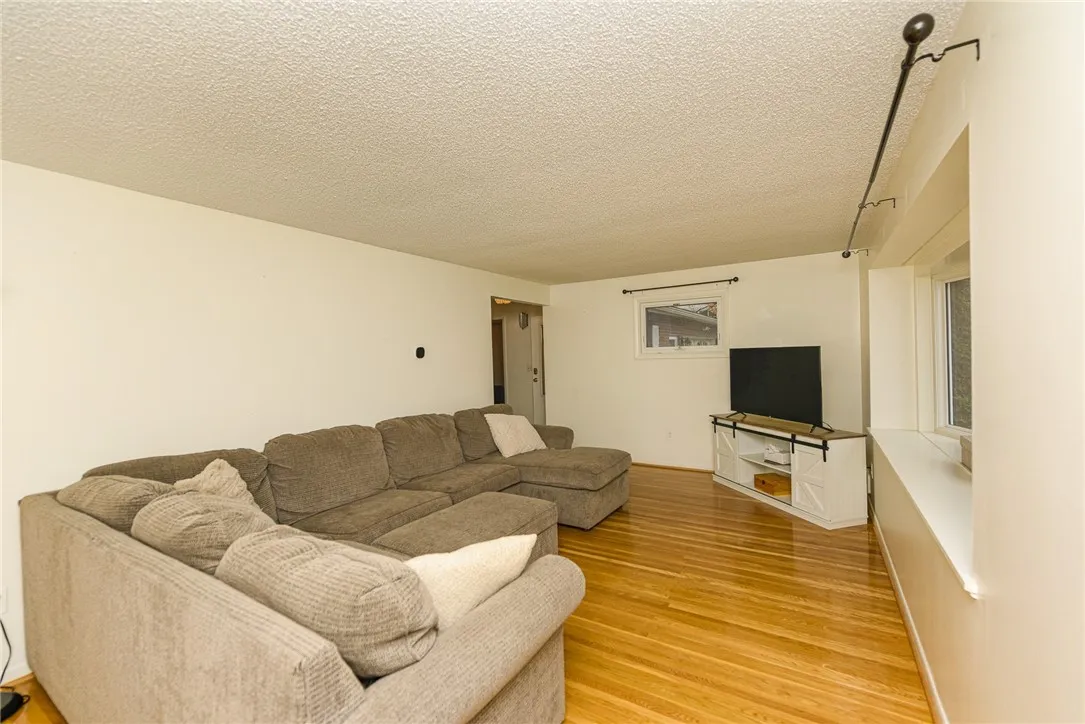 90 Mariposa Drive, Gates, New York 14624, Gates, New York 14624, 3 Bedrooms Bedrooms, 7 Rooms Rooms,2 BathroomsBathrooms,Residential,For Sale,90 Mariposa Drive, Gates, New York 14624,0,R1647695