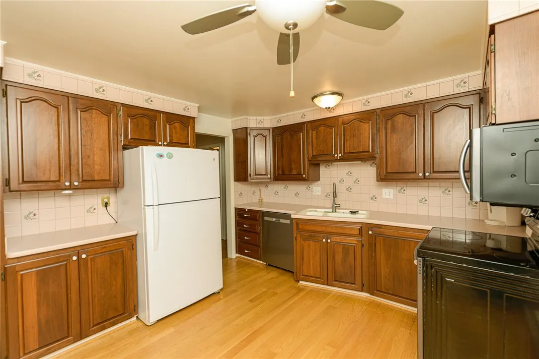 90 Mariposa Drive, Gates, New York 14624, Gates, New York 14624, 3 Bedrooms Bedrooms, 7 Rooms Rooms,2 BathroomsBathrooms,Residential,For Sale,90 Mariposa Drive, Gates, New York 14624,0,R1647695