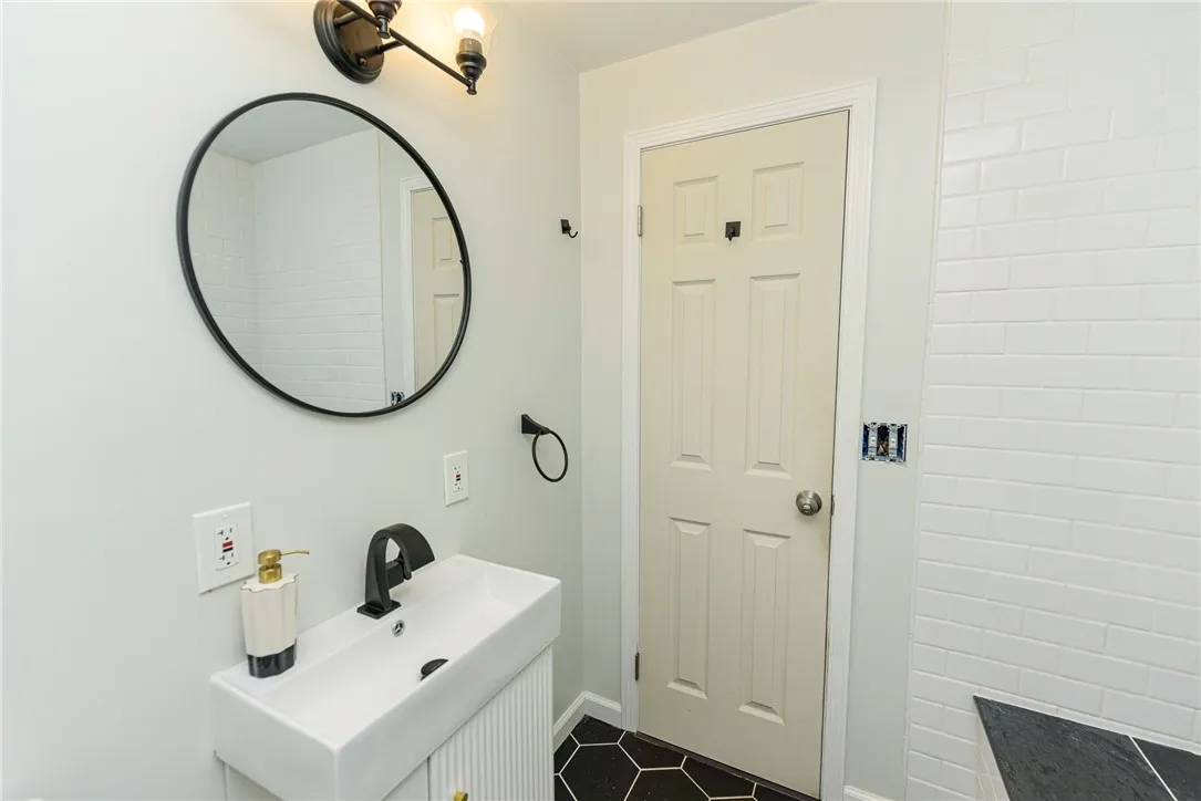 90 Mariposa Drive, Gates, New York 14624, Gates, New York 14624, 3 Bedrooms Bedrooms, 7 Rooms Rooms,2 BathroomsBathrooms,Residential,For Sale,90 Mariposa Drive, Gates, New York 14624,0,R1647695