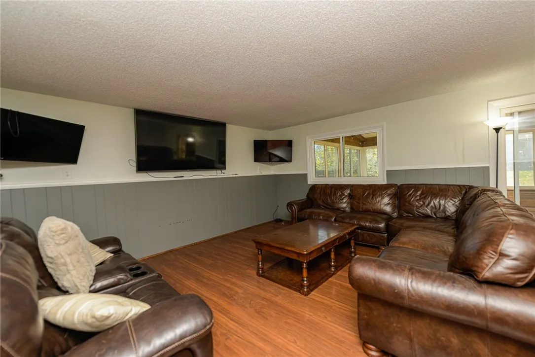 90 Mariposa Drive, Gates, New York 14624, Gates, New York 14624, 3 Bedrooms Bedrooms, 7 Rooms Rooms,2 BathroomsBathrooms,Residential,For Sale,90 Mariposa Drive, Gates, New York 14624,0,R1647695