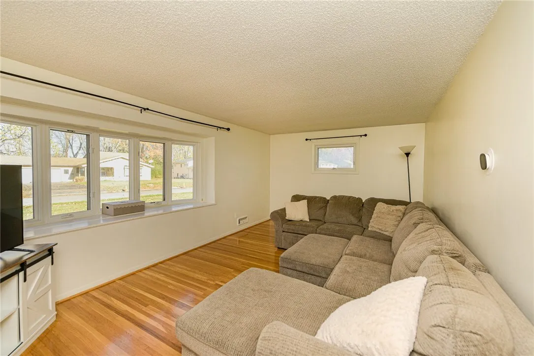 90 Mariposa Drive, Gates, New York 14624, Gates, New York 14624, 3 Bedrooms Bedrooms, 7 Rooms Rooms,2 BathroomsBathrooms,Residential,For Sale,90 Mariposa Drive, Gates, New York 14624,0,R1647695