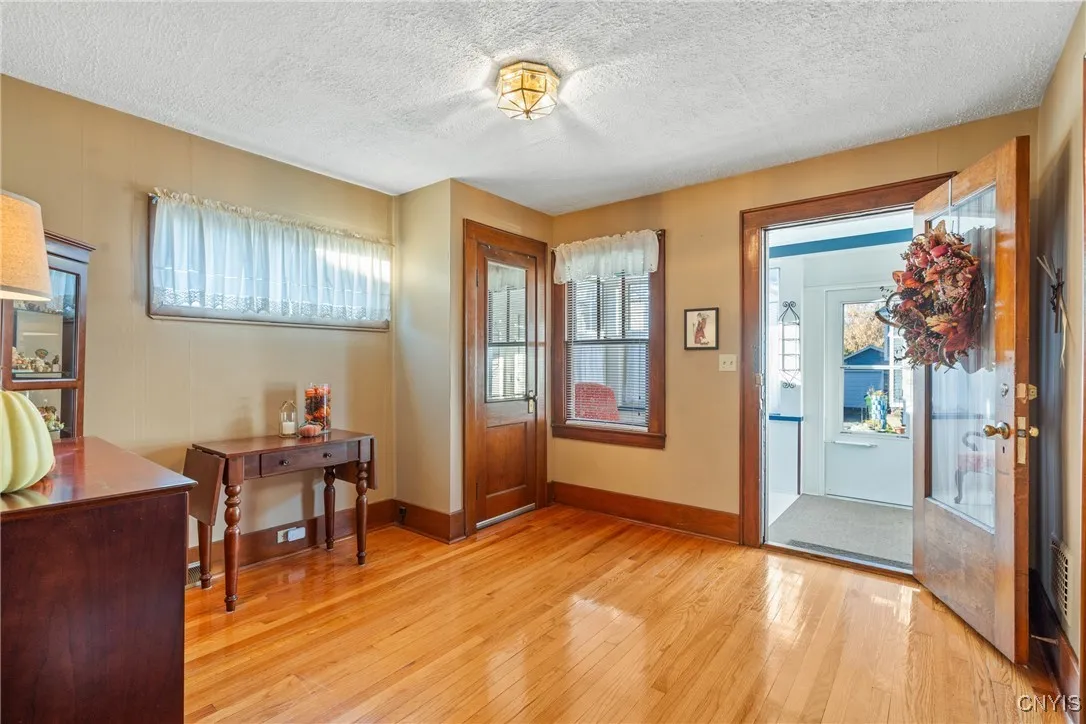 105 Hiram Avenue, Salina, New York 13088, Salina, New York 13088, 4 Bedrooms Bedrooms, 11 Rooms Rooms,2 BathroomsBathrooms,Residential,For Sale,105 Hiram Avenue, Salina, New York 13088,0,S1648729
