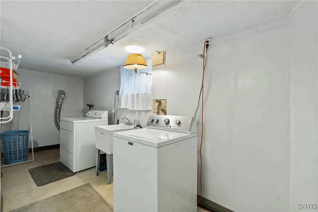 105 Hiram Avenue, Salina, New York 13088, Salina, New York 13088, 4 Bedrooms Bedrooms, 11 Rooms Rooms,2 BathroomsBathrooms,Residential,For Sale,105 Hiram Avenue, Salina, New York 13088,0,S1648729