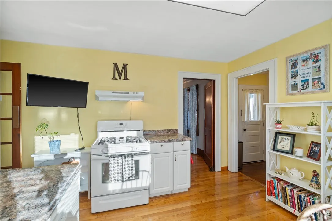 105 Hiram Avenue, Salina, New York 13088, Salina, New York 13088, 4 Bedrooms Bedrooms, 11 Rooms Rooms,2 BathroomsBathrooms,Residential,For Sale,105 Hiram Avenue, Salina, New York 13088,0,S1648729
