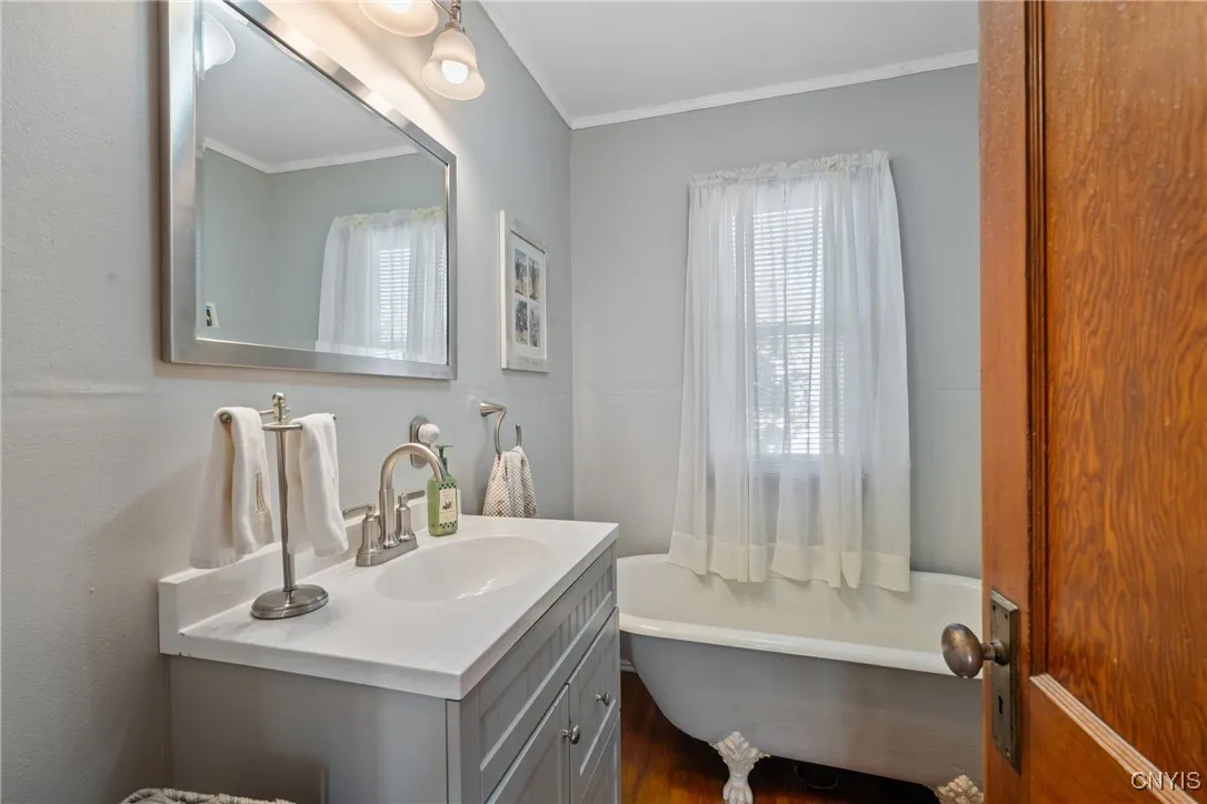 105 Hiram Avenue, Salina, New York 13088, Salina, New York 13088, 4 Bedrooms Bedrooms, 11 Rooms Rooms,2 BathroomsBathrooms,Residential,For Sale,105 Hiram Avenue, Salina, New York 13088,0,S1648729