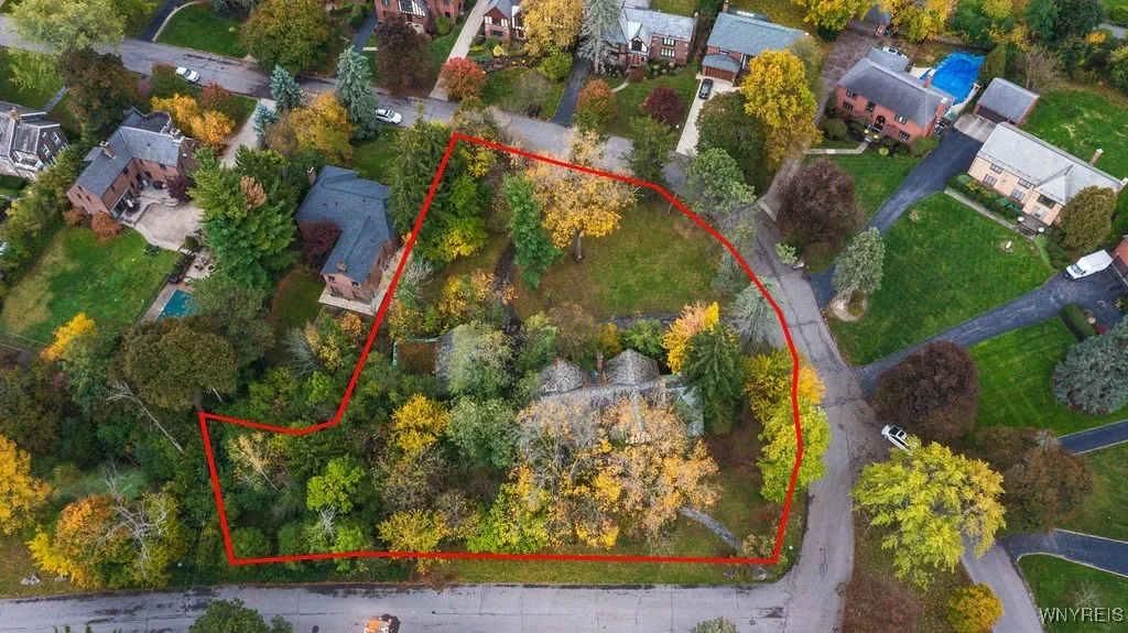 7 Audley, Amherst, New York 14226, Amherst, New York 14226, 5 Bedrooms Bedrooms, 14 Rooms Rooms,4 BathroomsBathrooms,Residential,For Sale,7 Audley, Amherst, New York 14226,0,B1647809