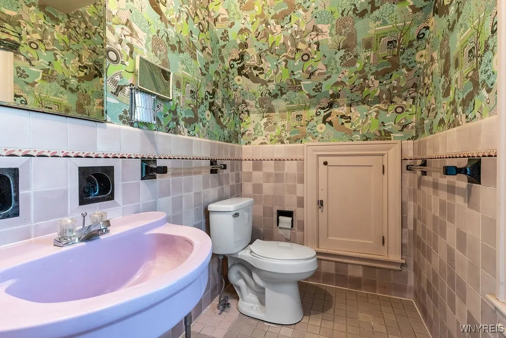 7 Audley, Amherst, New York 14226, Amherst, New York 14226, 5 Bedrooms Bedrooms, 14 Rooms Rooms,4 BathroomsBathrooms,Residential,For Sale,7 Audley, Amherst, New York 14226,0,B1647809