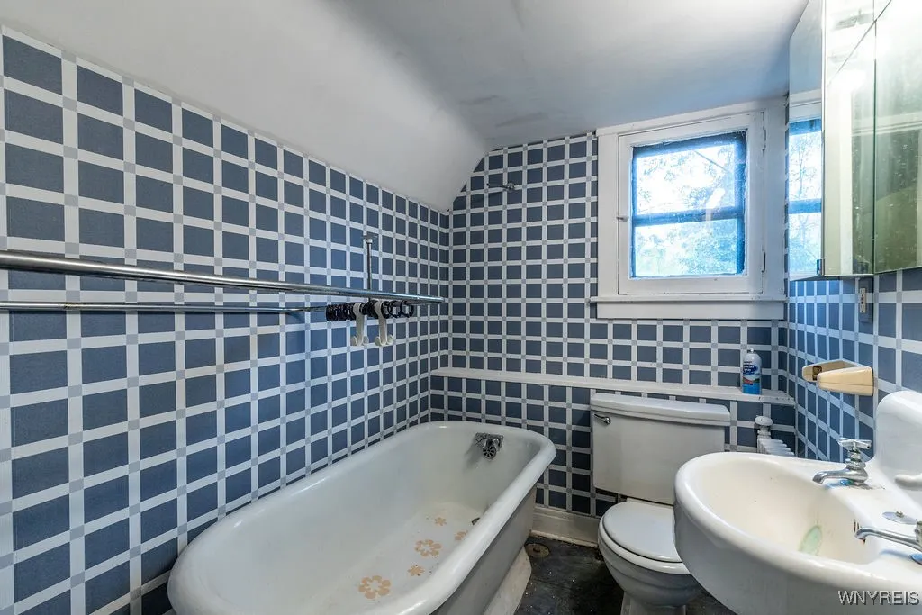 7 Audley, Amherst, New York 14226, Amherst, New York 14226, 5 Bedrooms Bedrooms, 14 Rooms Rooms,4 BathroomsBathrooms,Residential,For Sale,7 Audley, Amherst, New York 14226,0,B1647809