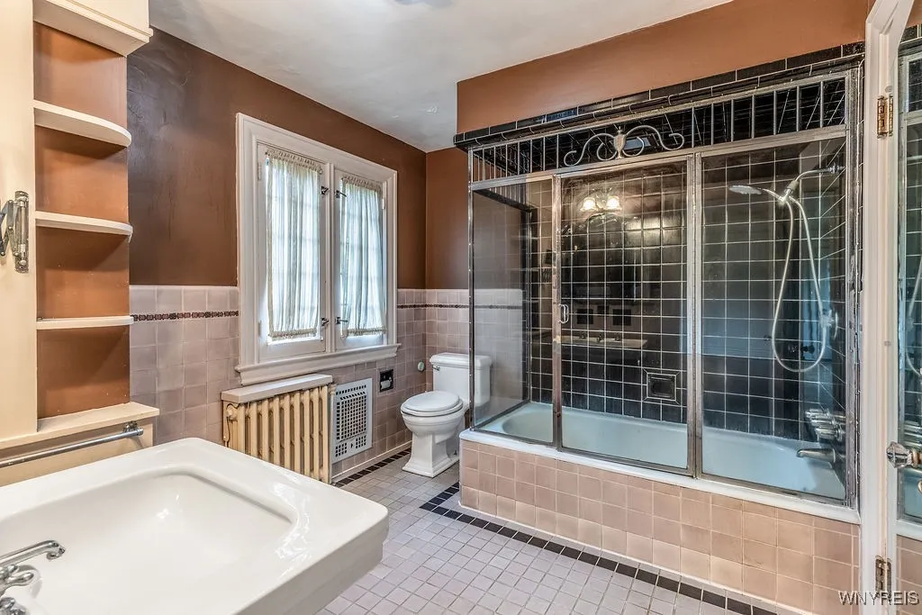 7 Audley, Amherst, New York 14226, Amherst, New York 14226, 5 Bedrooms Bedrooms, 14 Rooms Rooms,4 BathroomsBathrooms,Residential,For Sale,7 Audley, Amherst, New York 14226,0,B1647809