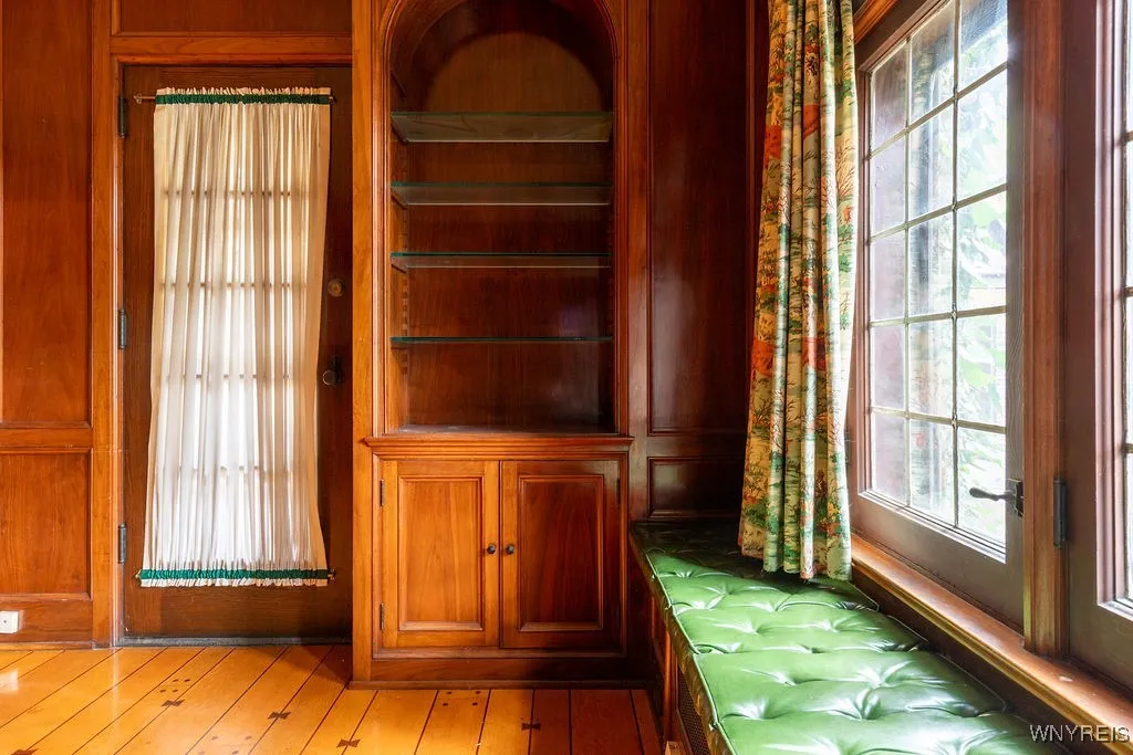 7 Audley, Amherst, New York 14226, Amherst, New York 14226, 5 Bedrooms Bedrooms, 14 Rooms Rooms,4 BathroomsBathrooms,Residential,For Sale,7 Audley, Amherst, New York 14226,0,B1647809