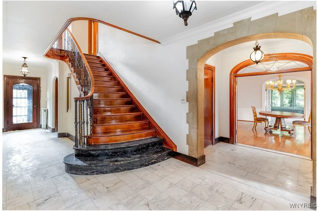 7 Audley, Amherst, New York 14226, Amherst, New York 14226, 5 Bedrooms Bedrooms, 14 Rooms Rooms,4 BathroomsBathrooms,Residential,For Sale,7 Audley, Amherst, New York 14226,0,B1647809