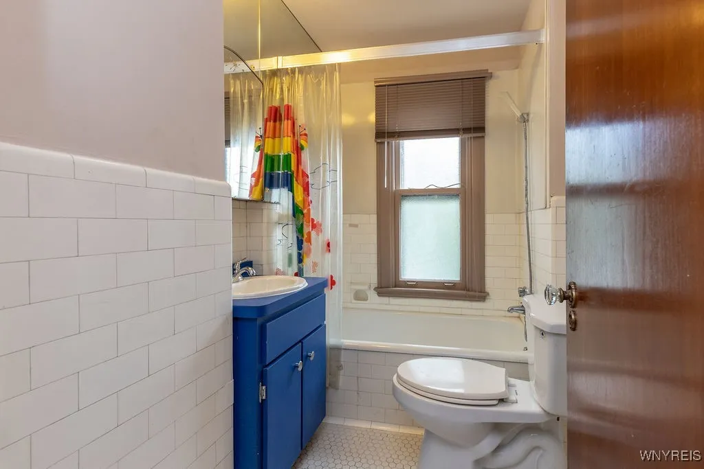 7 Audley, Amherst, New York 14226, Amherst, New York 14226, 5 Bedrooms Bedrooms, 14 Rooms Rooms,4 BathroomsBathrooms,Residential,For Sale,7 Audley, Amherst, New York 14226,0,B1647809