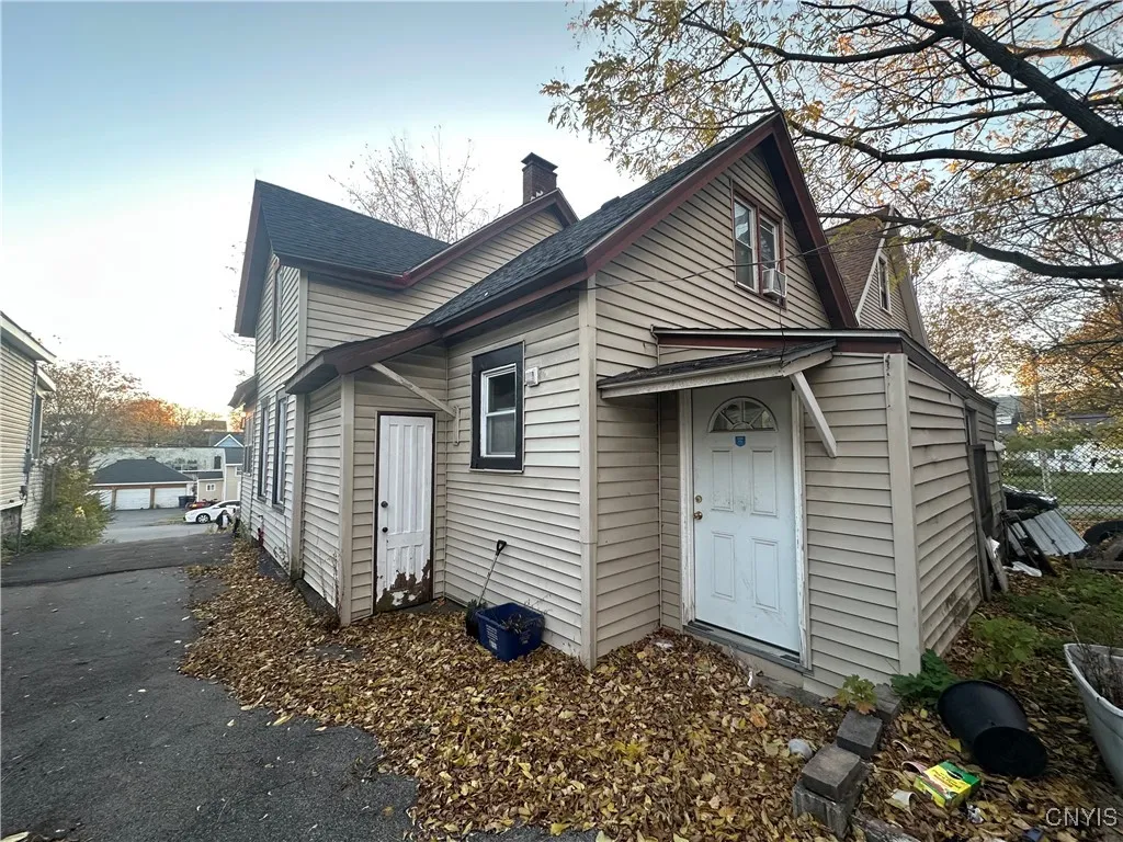 908 1st North Street, Syracuse, New York 13208, Syracuse, New York 13208, 5 Bedrooms Bedrooms, 9 Rooms Rooms,2 BathroomsBathrooms,Residential,For Sale,908 1st North Street, Syracuse, New York 13208,0,S1648585