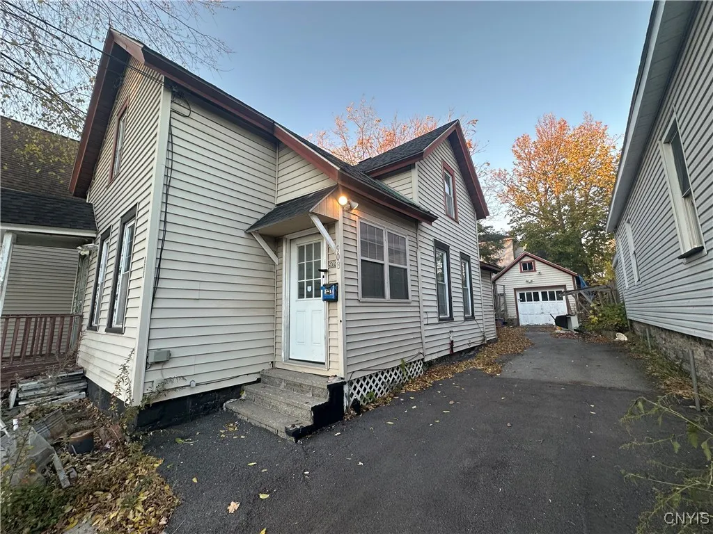 908 1st North Street, Syracuse, New York 13208, Syracuse, New York 13208, 5 Bedrooms Bedrooms, 9 Rooms Rooms,2 BathroomsBathrooms,Residential,For Sale,908 1st North Street, Syracuse, New York 13208,0,S1648585