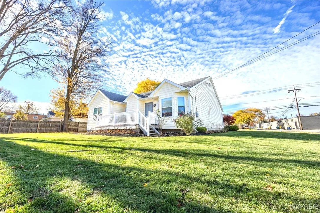 105 Pine Street, Hamburg, New York 14075, Hamburg, New York 14075, 3 Bedrooms Bedrooms, 5 Rooms Rooms,2 BathroomsBathrooms,Residential Lease,For Rent,105 Pine Street, Hamburg, New York 14075,0,B1648439