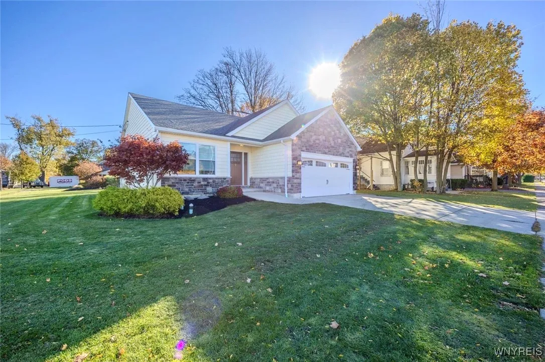 105 Pine Street, Hamburg, New York 14075, Hamburg, New York 14075, 3 Bedrooms Bedrooms, 5 Rooms Rooms,2 BathroomsBathrooms,Residential Lease,For Rent,105 Pine Street, Hamburg, New York 14075,0,B1648439