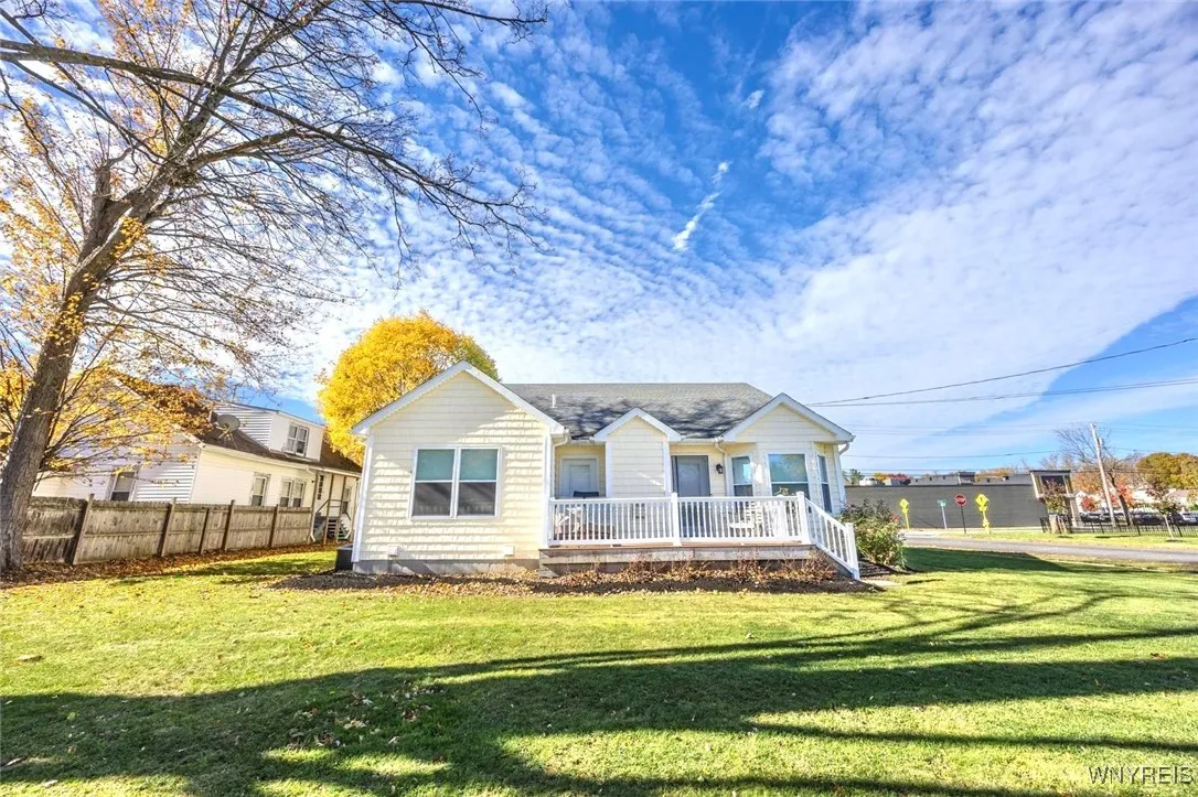 105 Pine Street, Hamburg, New York 14075, Hamburg, New York 14075, 3 Bedrooms Bedrooms, 5 Rooms Rooms,2 BathroomsBathrooms,Residential Lease,For Rent,105 Pine Street, Hamburg, New York 14075,0,B1648439