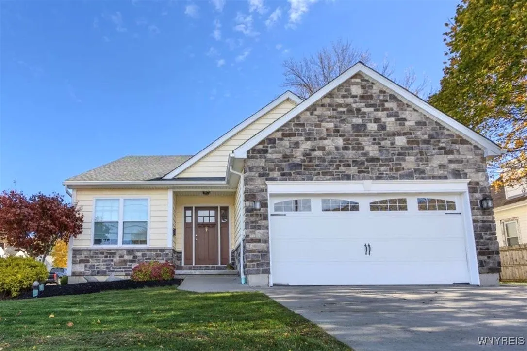 105 Pine Street, Hamburg, New York 14075, Hamburg, New York 14075, 3 Bedrooms Bedrooms, 5 Rooms Rooms,2 BathroomsBathrooms,Residential Lease,For Rent,105 Pine Street, Hamburg, New York 14075,0,B1648439