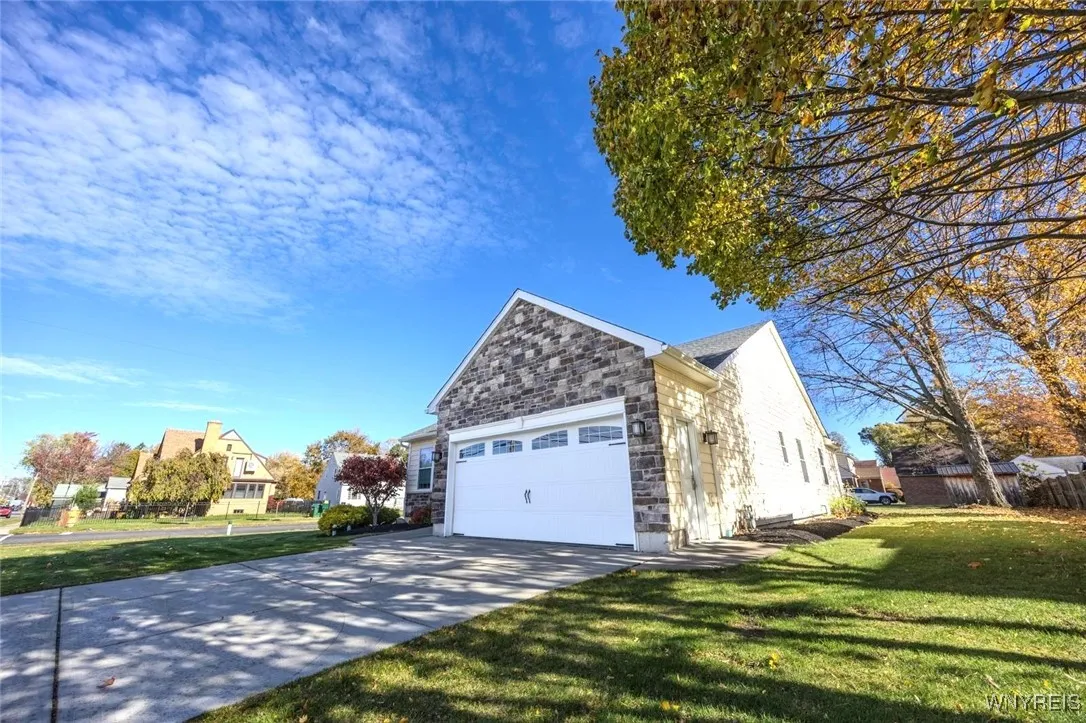 105 Pine Street, Hamburg, New York 14075, Hamburg, New York 14075, 3 Bedrooms Bedrooms, 5 Rooms Rooms,2 BathroomsBathrooms,Residential Lease,For Rent,105 Pine Street, Hamburg, New York 14075,0,B1648439