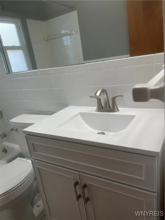 60 Marquette Avenue, Tonawanda, New York 14217, Tonawanda, New York 14217, 2 Bedrooms Bedrooms, 6 Rooms Rooms,1 BathroomBathrooms,Residential,For Sale,60 Marquette Avenue, Tonawanda, New York 14217,0,B1649067