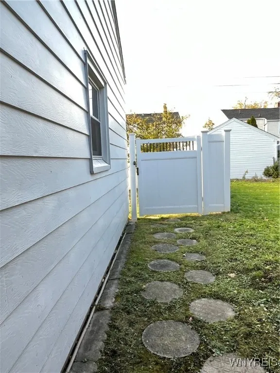 60 Marquette Avenue, Tonawanda, New York 14217, Tonawanda, New York 14217, 2 Bedrooms Bedrooms, 6 Rooms Rooms,1 BathroomBathrooms,Residential,For Sale,60 Marquette Avenue, Tonawanda, New York 14217,0,B1649067