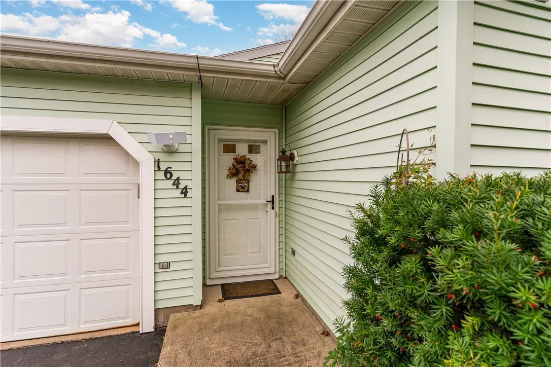 1644 Waterford Road, Walworth, New York 14568, Walworth, New York 14568, 4 Bedrooms Bedrooms, 9 Rooms Rooms,3 BathroomsBathrooms,Residential,For Sale,1644 Waterford Road, Walworth, New York 14568,0,R1648839