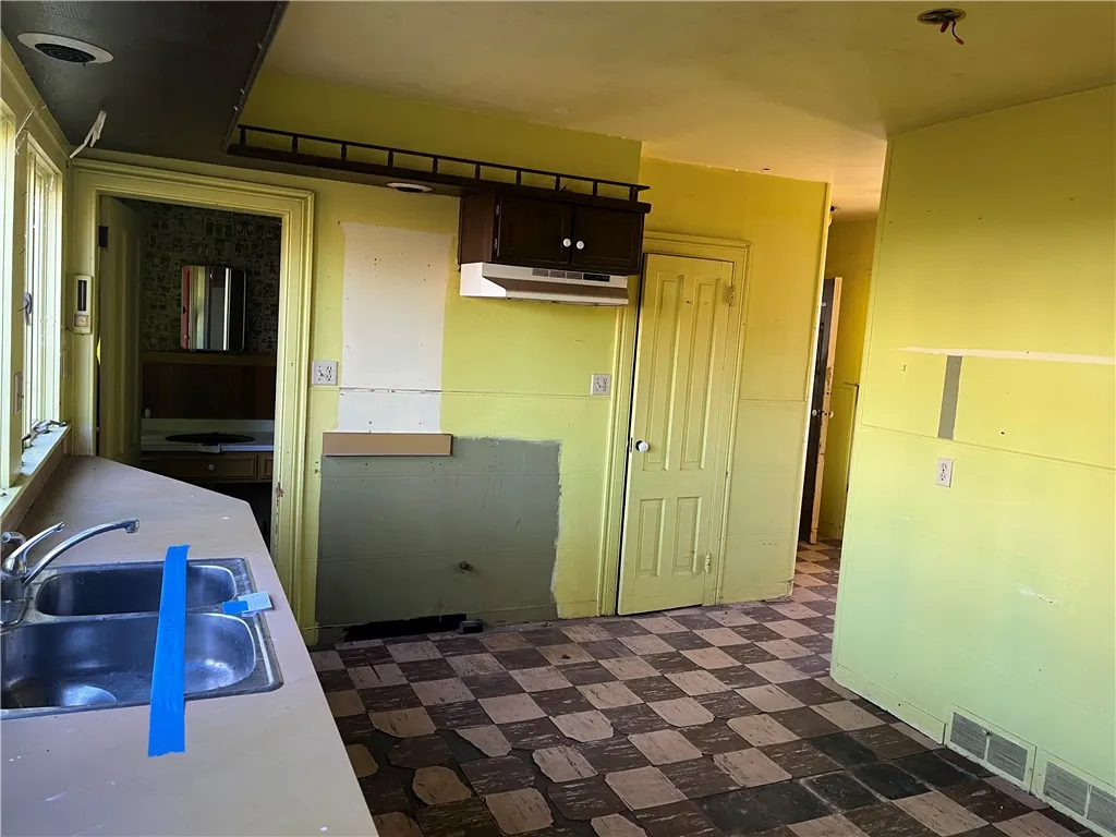 11139 South Lake Road, Pavilion, New York 14525, Pavilion, New York 14525, 4 Bedrooms Bedrooms, 9 Rooms Rooms,1 BathroomBathrooms,Residential,For Sale,11139 South Lake Road, Pavilion, New York 14525,0,R1648967