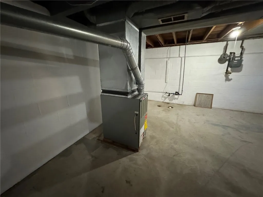 16 Summit Street, Perinton, New York 14450, Perinton, New York 14450, 2 Bedrooms Bedrooms, 4 Rooms Rooms,1 BathroomBathrooms,Residential Lease,For Rent,16 Summit Street, Perinton, New York 14450,0,R1648035