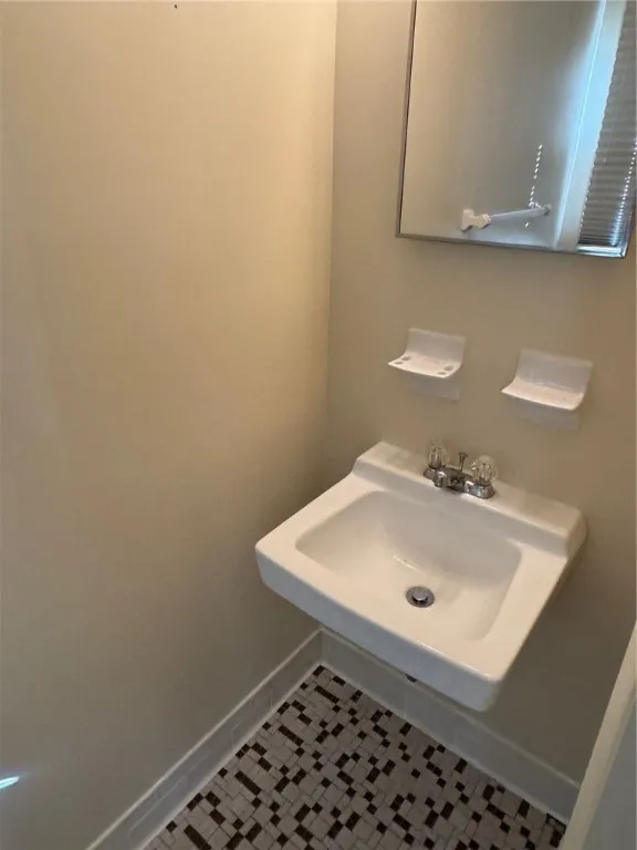 16 Summit Street, Perinton, New York 14450, Perinton, New York 14450, 2 Bedrooms Bedrooms, 4 Rooms Rooms,1 BathroomBathrooms,Residential Lease,For Rent,16 Summit Street, Perinton, New York 14450,0,R1648035