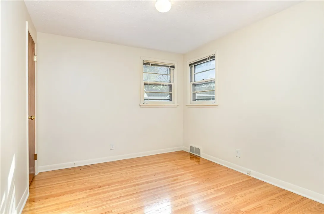 16 Summit Street, Perinton, New York 14450, Perinton, New York 14450, 2 Bedrooms Bedrooms, 4 Rooms Rooms,1 BathroomBathrooms,Residential Lease,For Rent,16 Summit Street, Perinton, New York 14450,0,R1648035