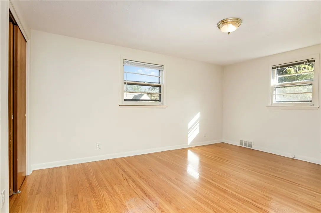 16 Summit Street, Perinton, New York 14450, Perinton, New York 14450, 2 Bedrooms Bedrooms, 4 Rooms Rooms,1 BathroomBathrooms,Residential Lease,For Rent,16 Summit Street, Perinton, New York 14450,0,R1648035