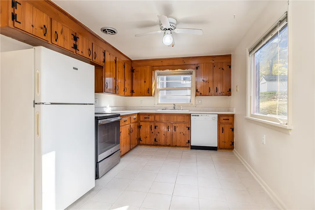 16 Summit Street, Perinton, New York 14450, Perinton, New York 14450, 2 Bedrooms Bedrooms, 4 Rooms Rooms,1 BathroomBathrooms,Residential Lease,For Rent,16 Summit Street, Perinton, New York 14450,0,R1648035