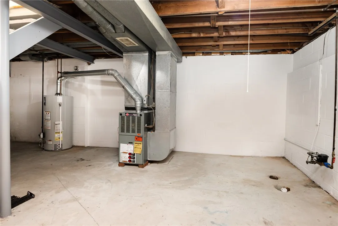 16 Summit Street, Perinton, New York 14450, Perinton, New York 14450, 2 Bedrooms Bedrooms, 4 Rooms Rooms,1 BathroomBathrooms,Residential Lease,For Rent,16 Summit Street, Perinton, New York 14450,0,R1648035