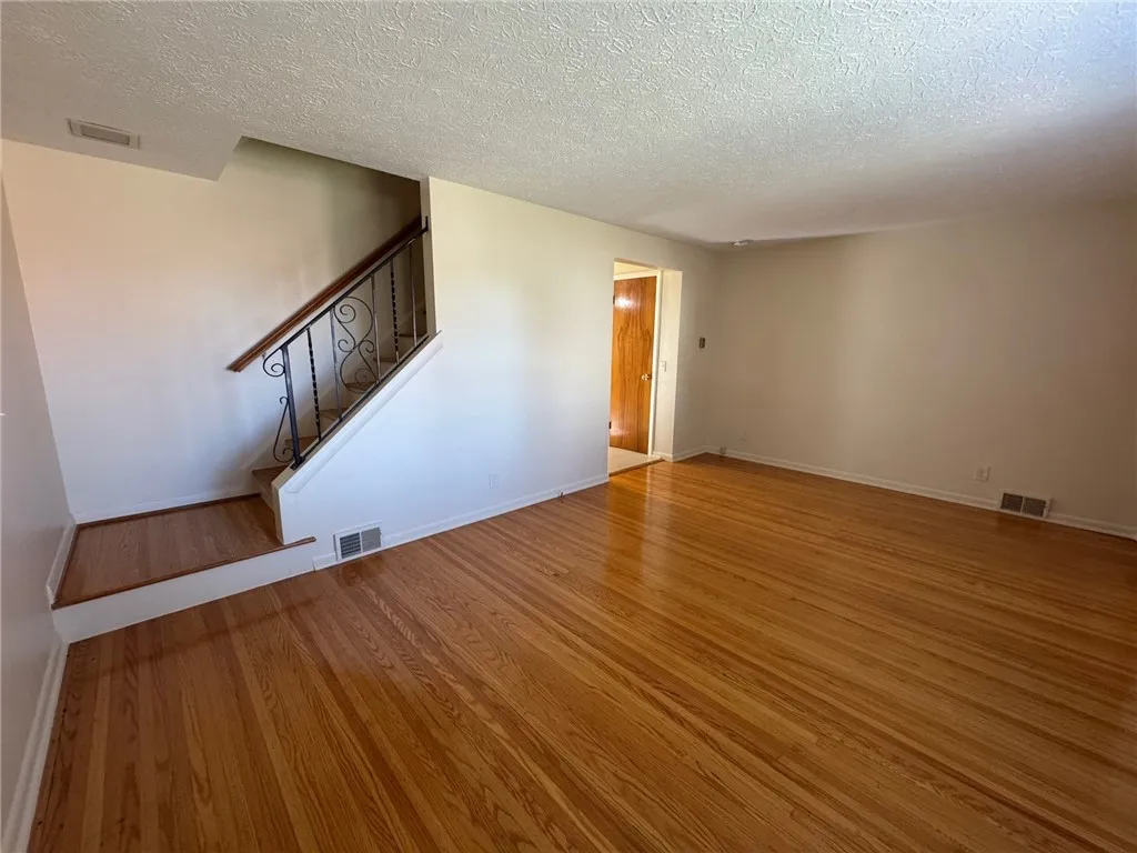 16 Summit Street, Perinton, New York 14450, Perinton, New York 14450, 2 Bedrooms Bedrooms, 4 Rooms Rooms,1 BathroomBathrooms,Residential Lease,For Rent,16 Summit Street, Perinton, New York 14450,0,R1648035