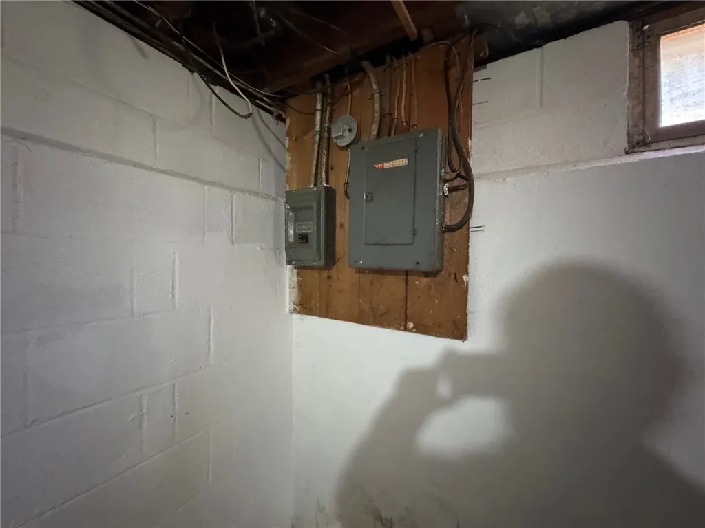 16 Summit Street, Perinton, New York 14450, Perinton, New York 14450, 2 Bedrooms Bedrooms, 4 Rooms Rooms,1 BathroomBathrooms,Residential Lease,For Rent,16 Summit Street, Perinton, New York 14450,0,R1648035