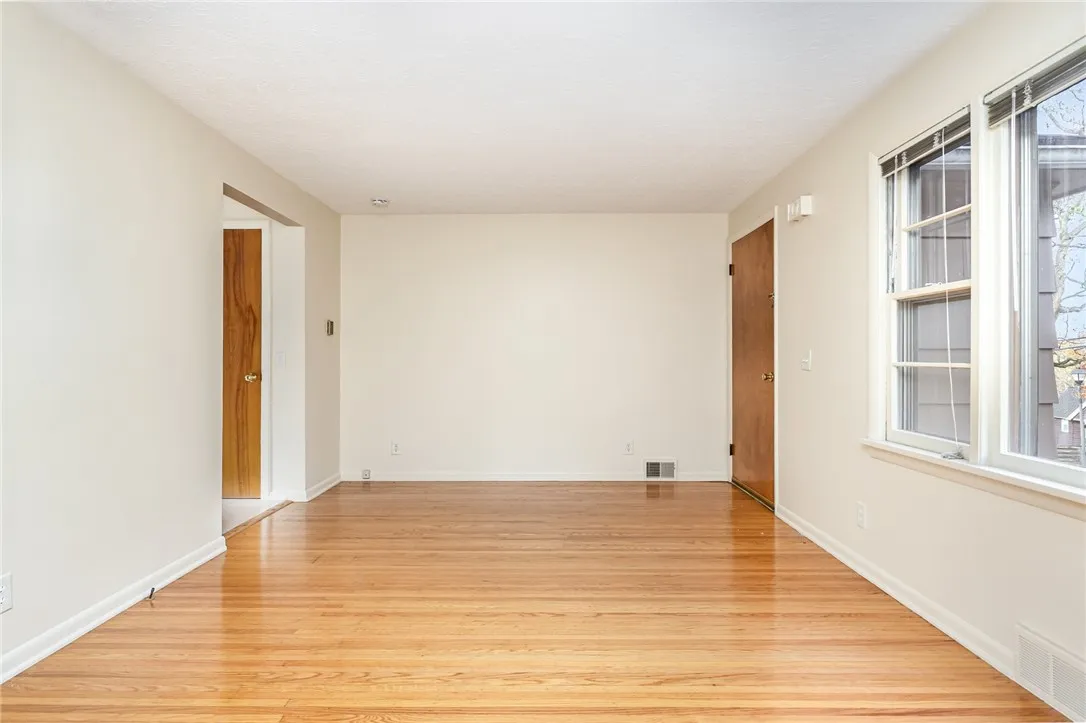 16 Summit Street, Perinton, New York 14450, Perinton, New York 14450, 2 Bedrooms Bedrooms, 4 Rooms Rooms,1 BathroomBathrooms,Residential Lease,For Rent,16 Summit Street, Perinton, New York 14450,0,R1648035