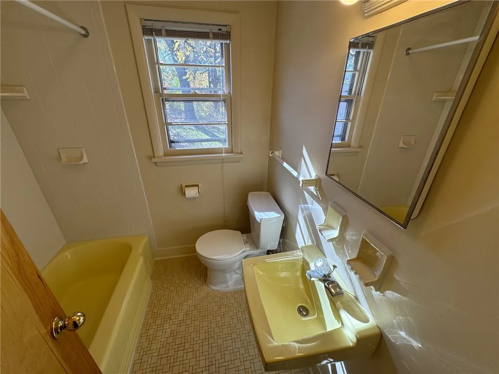 16 Summit Street, Perinton, New York 14450, Perinton, New York 14450, 2 Bedrooms Bedrooms, 4 Rooms Rooms,1 BathroomBathrooms,Residential Lease,For Rent,16 Summit Street, Perinton, New York 14450,0,R1648035