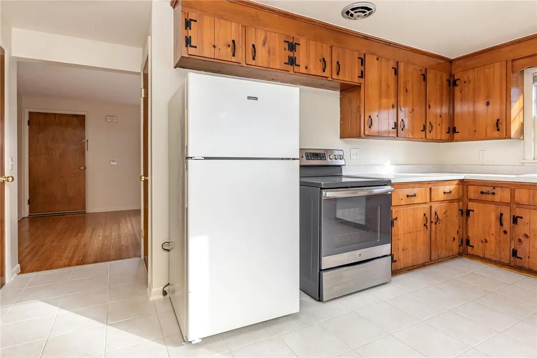 16 Summit Street, Perinton, New York 14450, Perinton, New York 14450, 2 Bedrooms Bedrooms, 4 Rooms Rooms,1 BathroomBathrooms,Residential Lease,For Rent,16 Summit Street, Perinton, New York 14450,0,R1648035