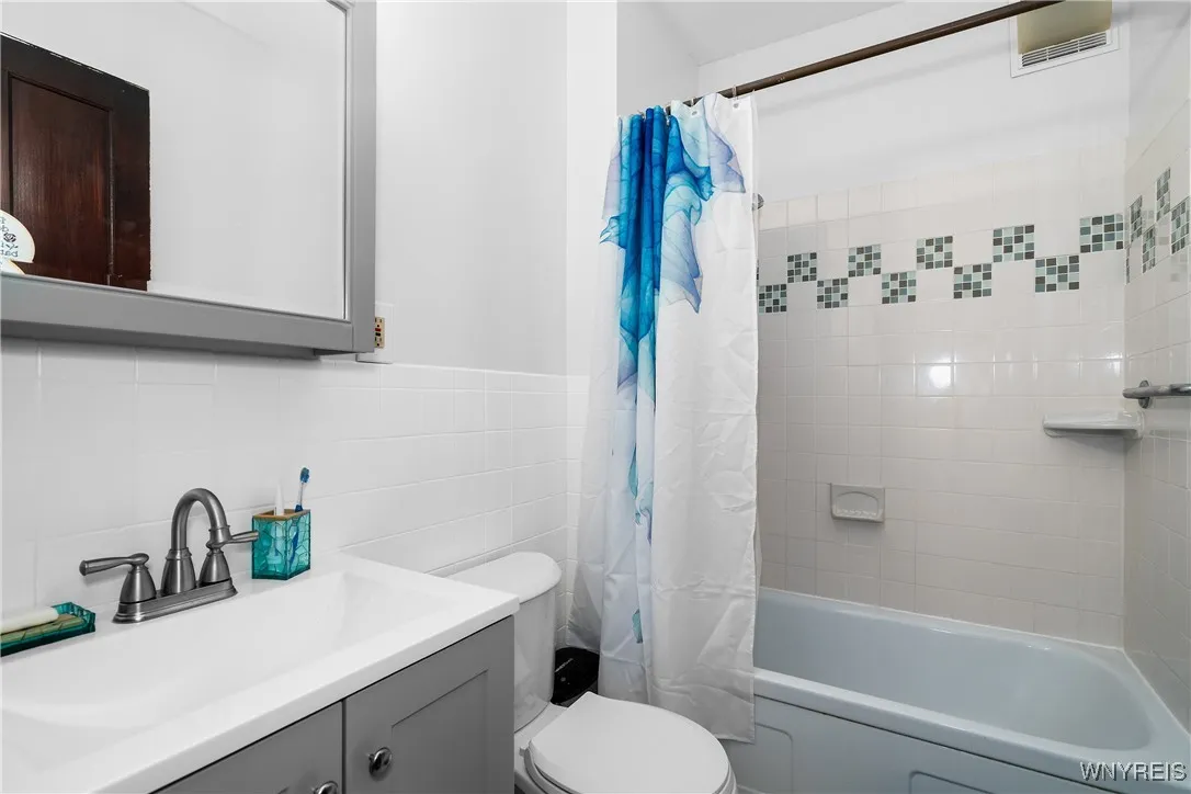 393 Baynes Street, Buffalo, New York 14213, Buffalo, New York 14213, 3 Bedrooms Bedrooms, 6 Rooms Rooms,1 BathroomBathrooms,Residential,For Sale,393 Baynes Street, Buffalo, New York 14213,0,B1649096