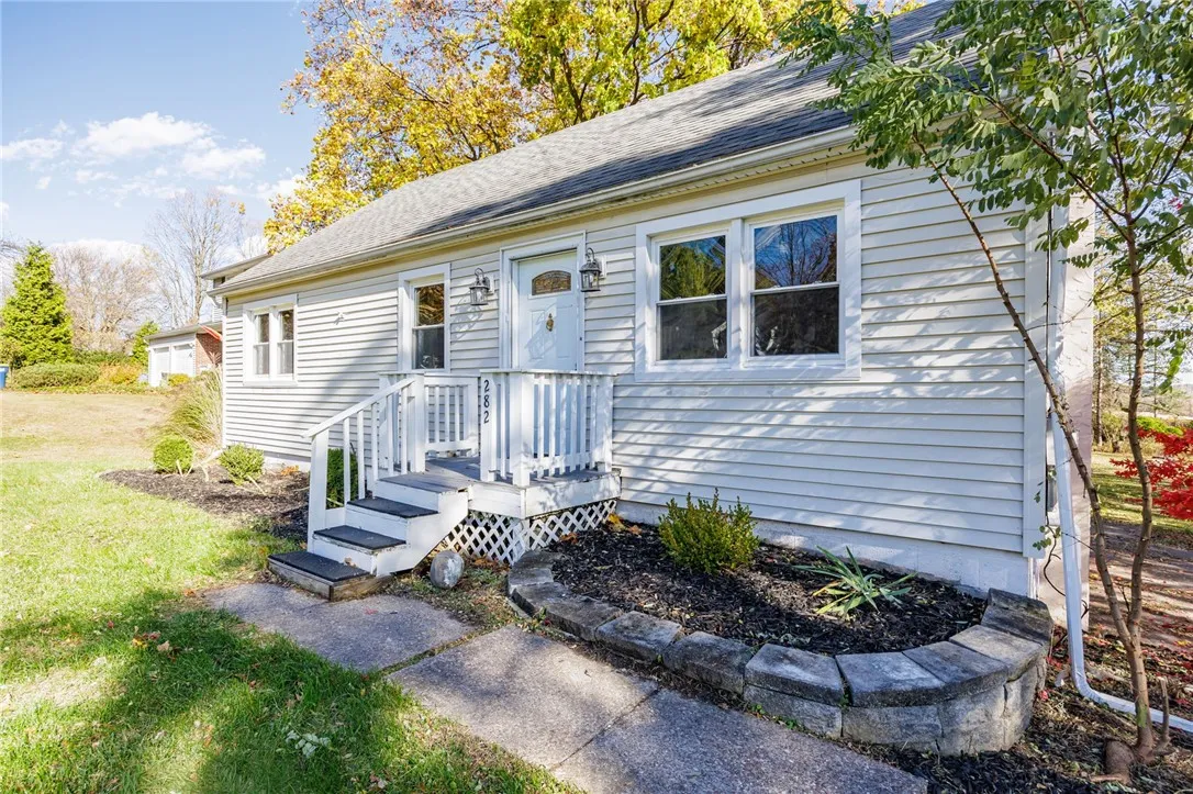 282 Moseley Road, Perinton, New York 14450, Perinton, New York 14450, 4 Bedrooms Bedrooms, 8 Rooms Rooms,3 BathroomsBathrooms,Residential,For Sale,282 Moseley Road, Perinton, New York 14450,0,R1649227