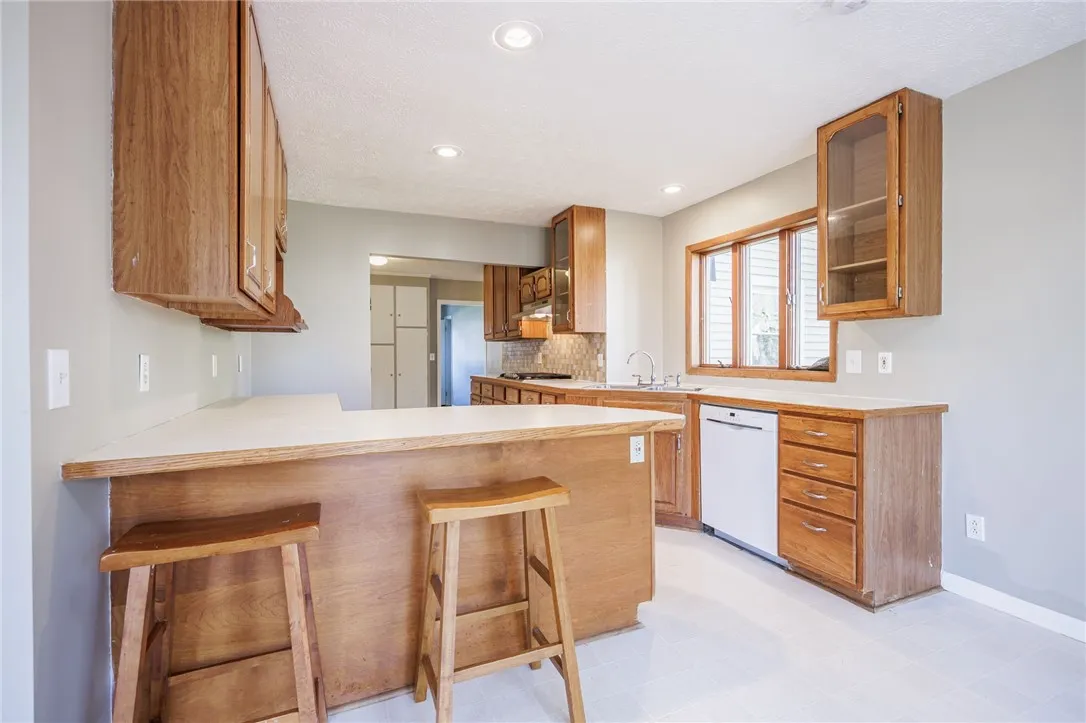 282 Moseley Road, Perinton, New York 14450, Perinton, New York 14450, 4 Bedrooms Bedrooms, 8 Rooms Rooms,3 BathroomsBathrooms,Residential,For Sale,282 Moseley Road, Perinton, New York 14450,0,R1649227