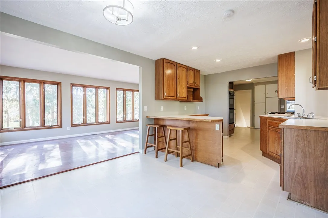 282 Moseley Road, Perinton, New York 14450, Perinton, New York 14450, 4 Bedrooms Bedrooms, 8 Rooms Rooms,3 BathroomsBathrooms,Residential,For Sale,282 Moseley Road, Perinton, New York 14450,0,R1649227