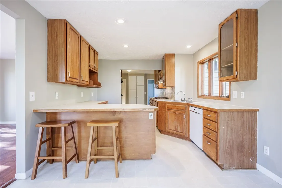 282 Moseley Road, Perinton, New York 14450, Perinton, New York 14450, 4 Bedrooms Bedrooms, 8 Rooms Rooms,3 BathroomsBathrooms,Residential,For Sale,282 Moseley Road, Perinton, New York 14450,0,R1649227