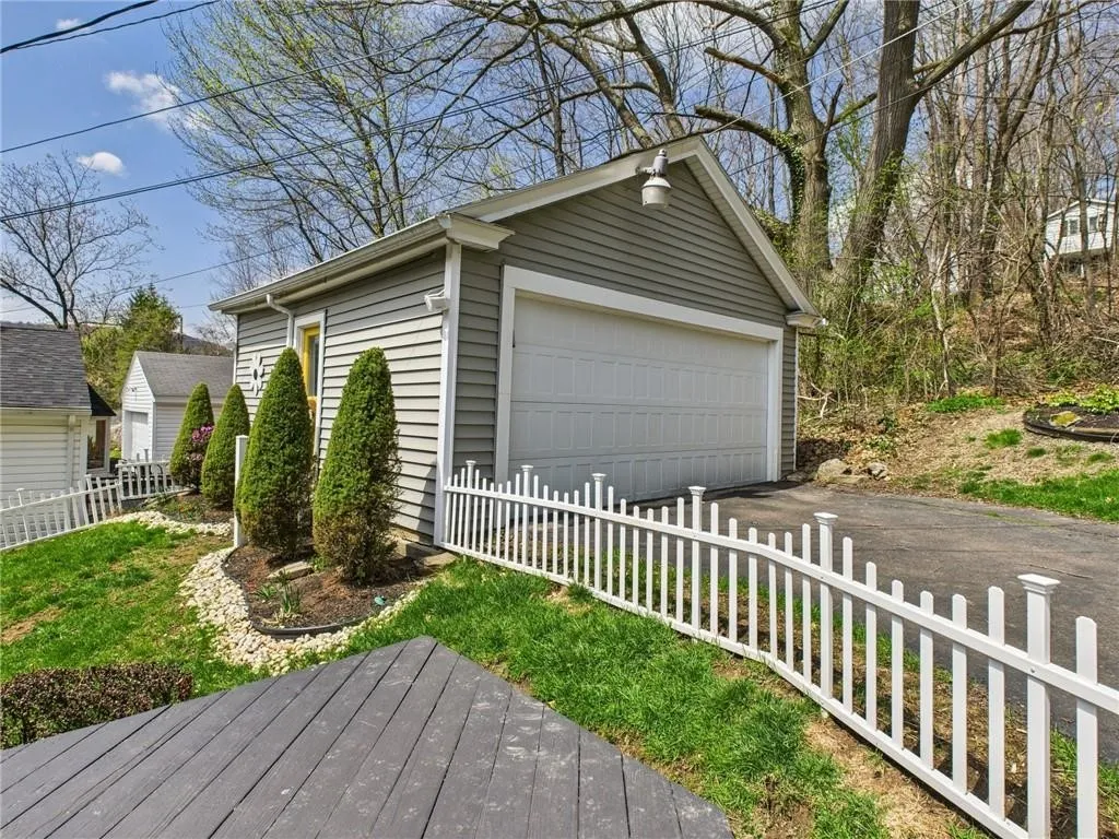 2 Abbott Road, Bradford City, Pennsylvania 16701, Bradford City, Pennsylvania 16701, 3 Bedrooms Bedrooms, 6 Rooms Rooms,1 BathroomBathrooms,Residential,For Sale,2 Abbott Road, Bradford City, Pennsylvania 16701,0,R1648705