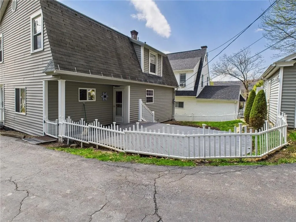 2 Abbott Road, Bradford City, Pennsylvania 16701, Bradford City, Pennsylvania 16701, 3 Bedrooms Bedrooms, 6 Rooms Rooms,1 BathroomBathrooms,Residential,For Sale,2 Abbott Road, Bradford City, Pennsylvania 16701,0,R1648705