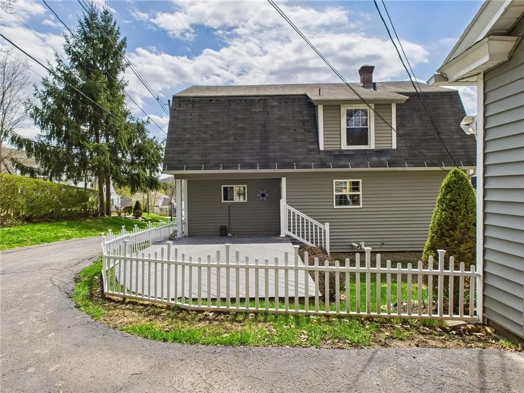 2 Abbott Road, Bradford City, Pennsylvania 16701, Bradford City, Pennsylvania 16701, 3 Bedrooms Bedrooms, 6 Rooms Rooms,1 BathroomBathrooms,Residential,For Sale,2 Abbott Road, Bradford City, Pennsylvania 16701,0,R1648705