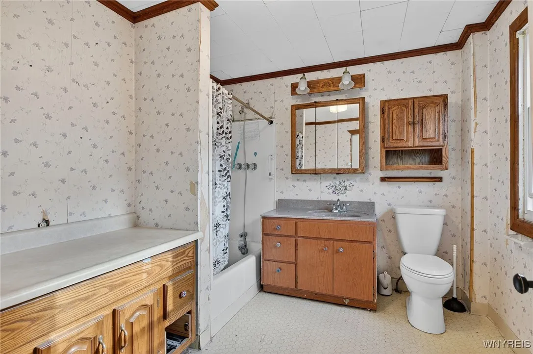 161 77th Street, Niagara Falls, New York 14304, Niagara Falls, New York 14304, 3 Bedrooms Bedrooms, 8 Rooms Rooms,1 BathroomBathrooms,Residential,For Sale,161 77th Street, Niagara Falls, New York 14304,0,B1648673