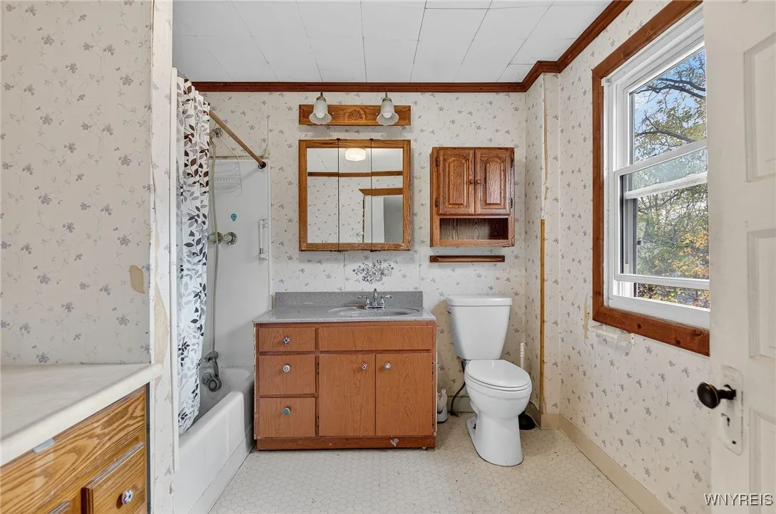 161 77th Street, Niagara Falls, New York 14304, Niagara Falls, New York 14304, 3 Bedrooms Bedrooms, 8 Rooms Rooms,1 BathroomBathrooms,Residential,For Sale,161 77th Street, Niagara Falls, New York 14304,0,B1648673