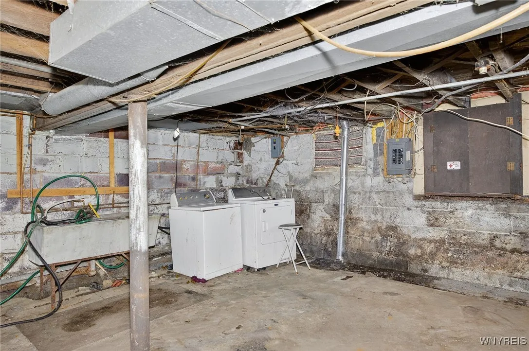 161 77th Street, Niagara Falls, New York 14304, Niagara Falls, New York 14304, 3 Bedrooms Bedrooms, 8 Rooms Rooms,1 BathroomBathrooms,Residential,For Sale,161 77th Street, Niagara Falls, New York 14304,0,B1648673