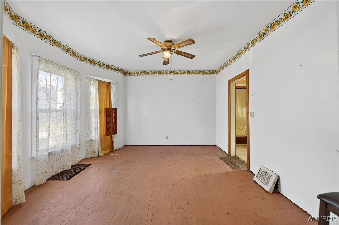 161 77th Street, Niagara Falls, New York 14304, Niagara Falls, New York 14304, 3 Bedrooms Bedrooms, 8 Rooms Rooms,1 BathroomBathrooms,Residential,For Sale,161 77th Street, Niagara Falls, New York 14304,0,B1648673